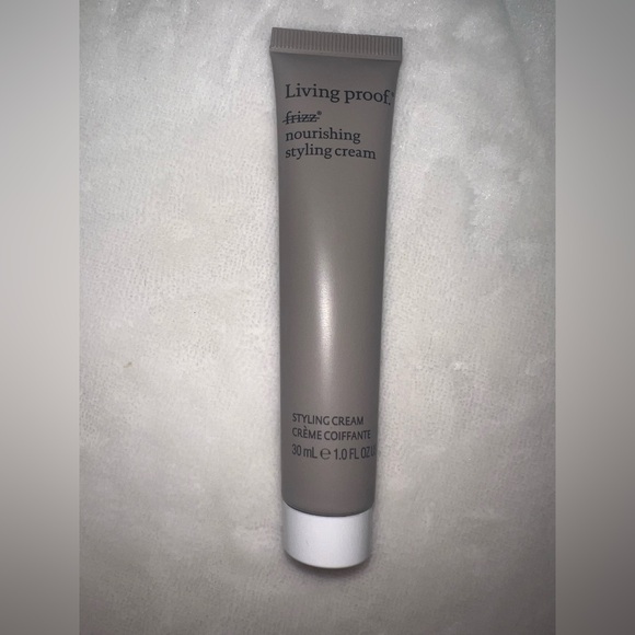 Living Proof Travel Haircare Set – Shampoo, Conditioner, Styling & Dry Shampoo - Picture 5 of 10